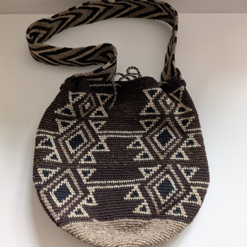 Excellent condition Vintage handmade Colombian Wayuu Mochila bucket bag